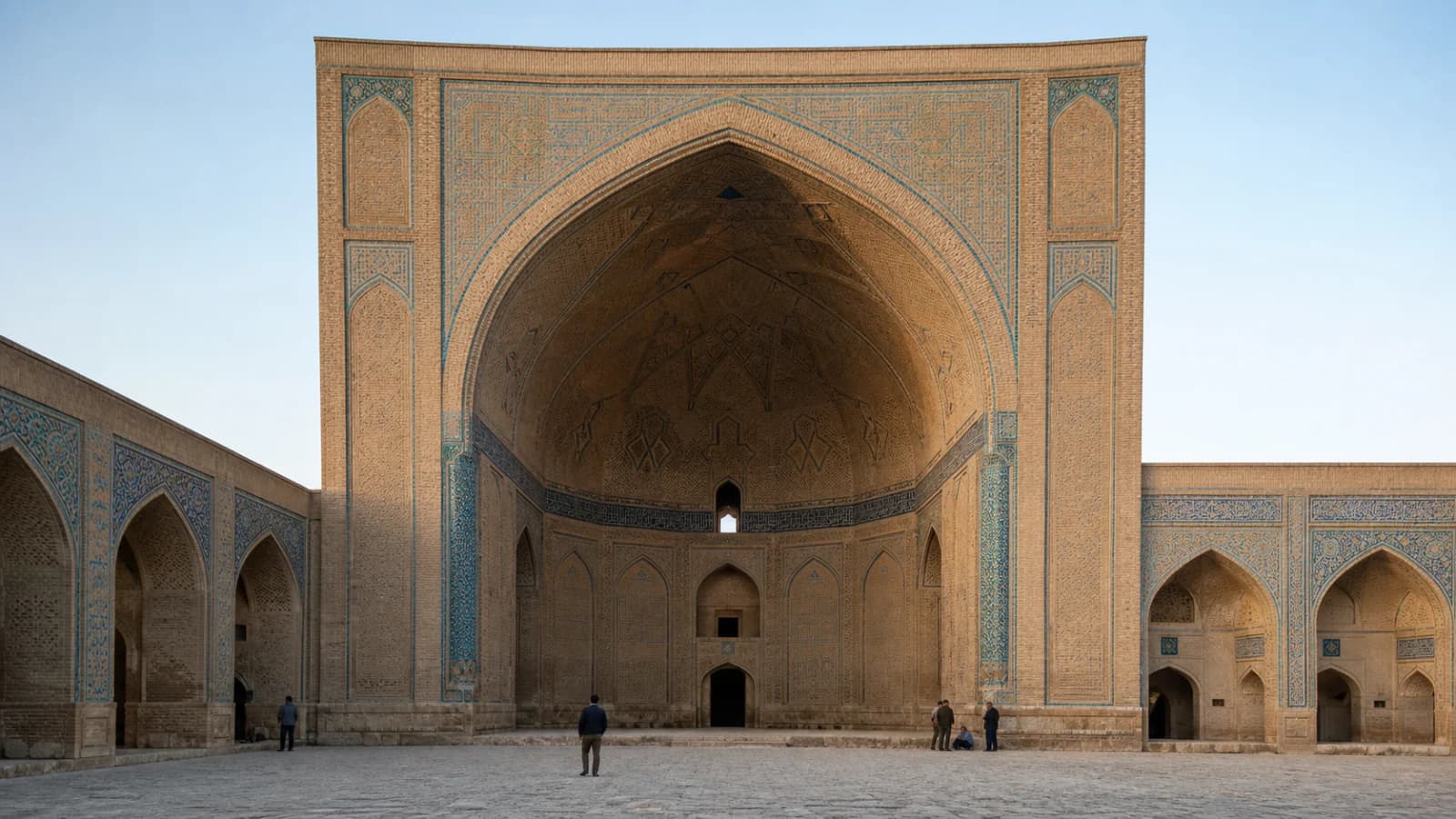 What Is an Iwan? From Palace Hall to Four-Iwan Courtyard